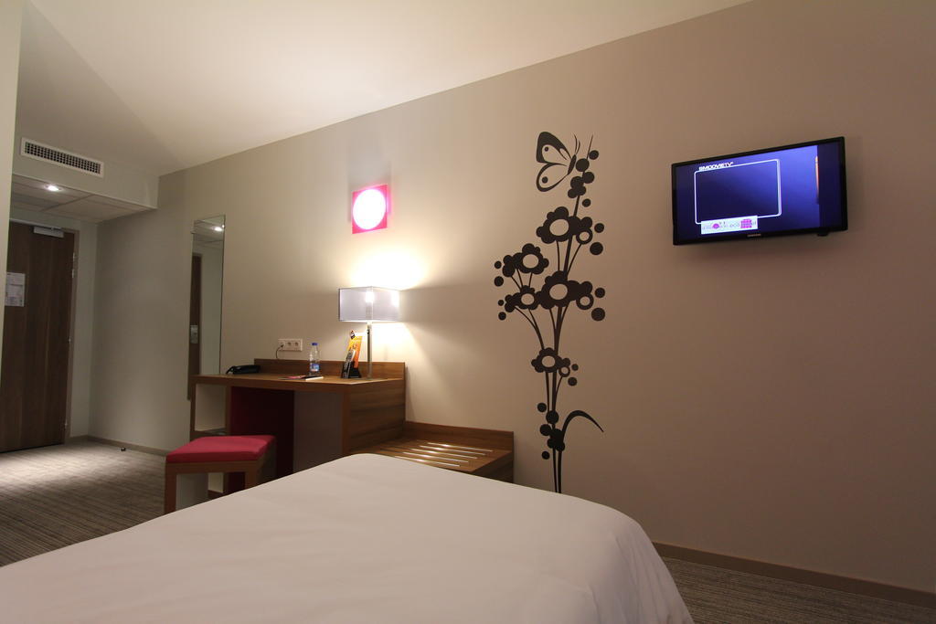 Готель Ibis Styles Castres Номер фото